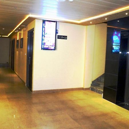 Hotel Shivoy Grand Benares Buitenkant foto