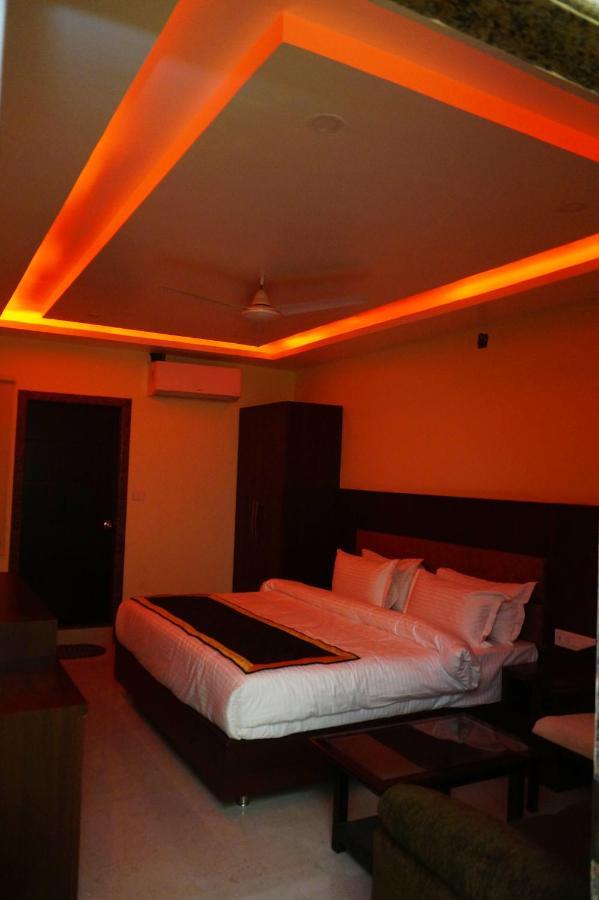 Hotel Shivoy Grand Benares Buitenkant foto