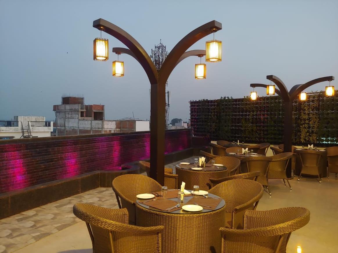 Hotel Shivoy Grand Benares Buitenkant foto