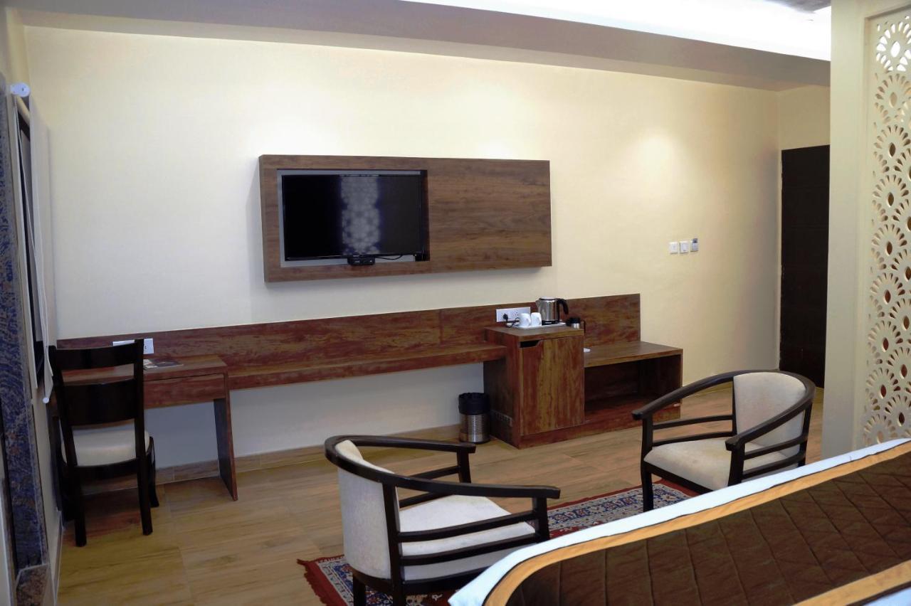 Hotel Shivoy Grand Benares Buitenkant foto