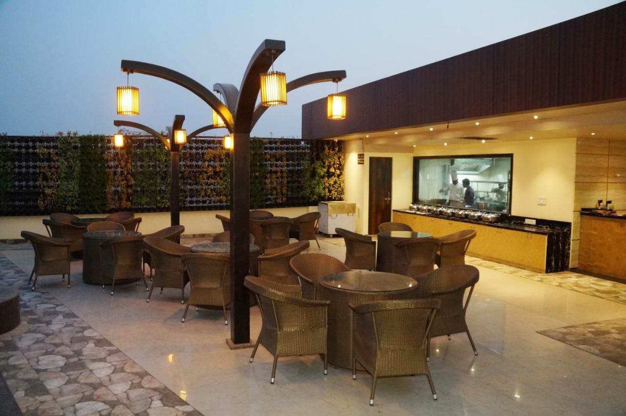 Hotel Shivoy Grand Benares Buitenkant foto