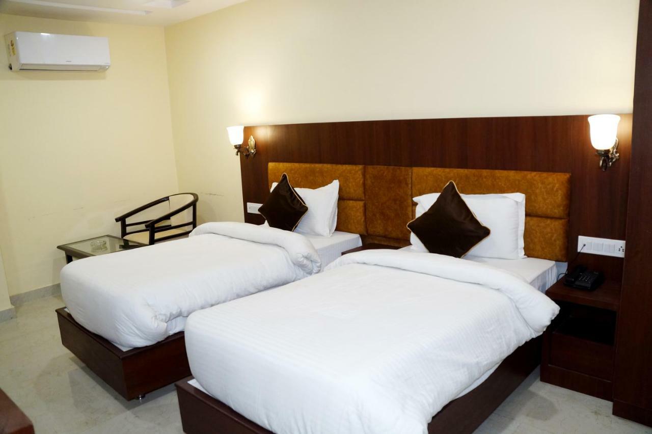 Hotel Shivoy Grand Benares Buitenkant foto