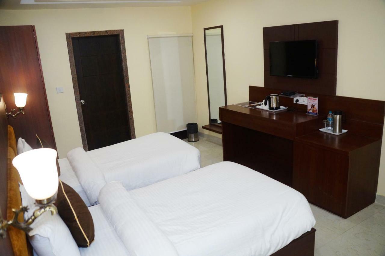 Hotel Shivoy Grand Benares Buitenkant foto