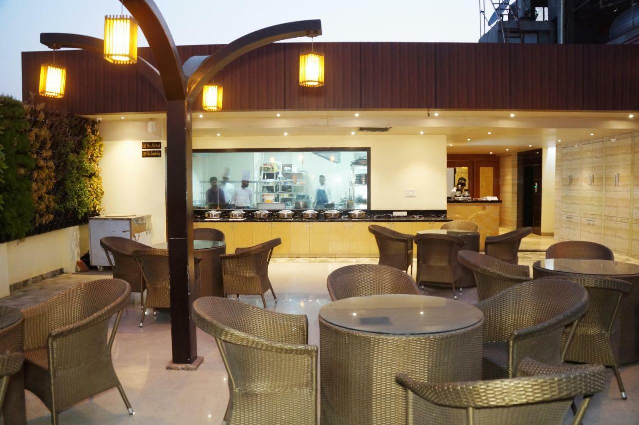 Hotel Shivoy Grand Benares Buitenkant foto