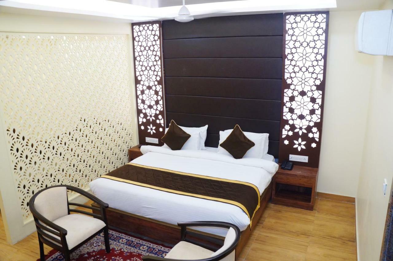 Hotel Shivoy Grand Benares Buitenkant foto