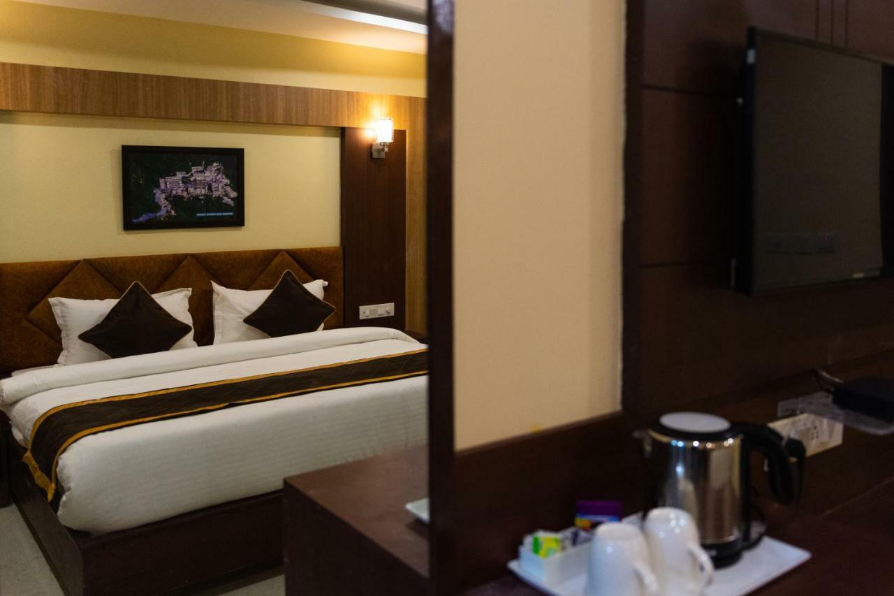 Hotel Shivoy Grand Benares Buitenkant foto