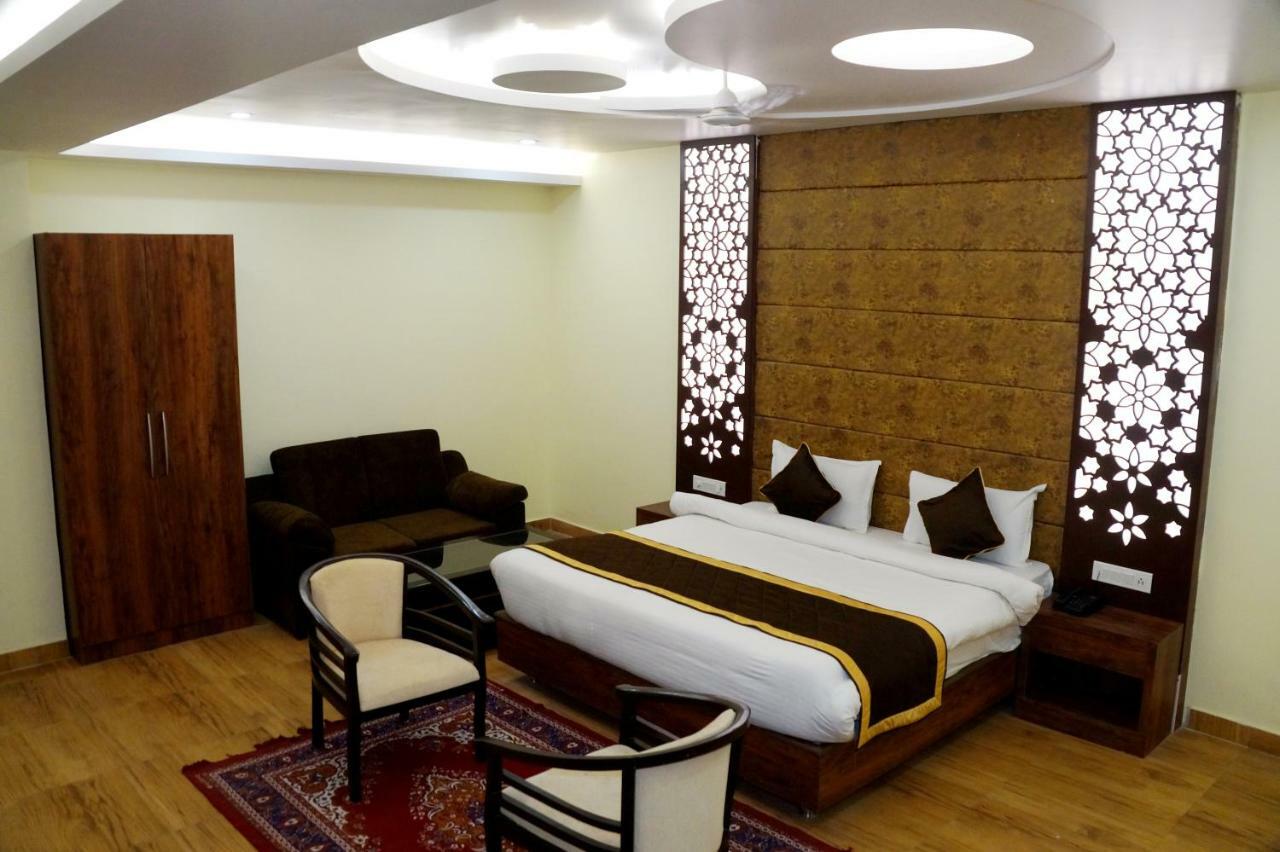 Hotel Shivoy Grand Benares Buitenkant foto