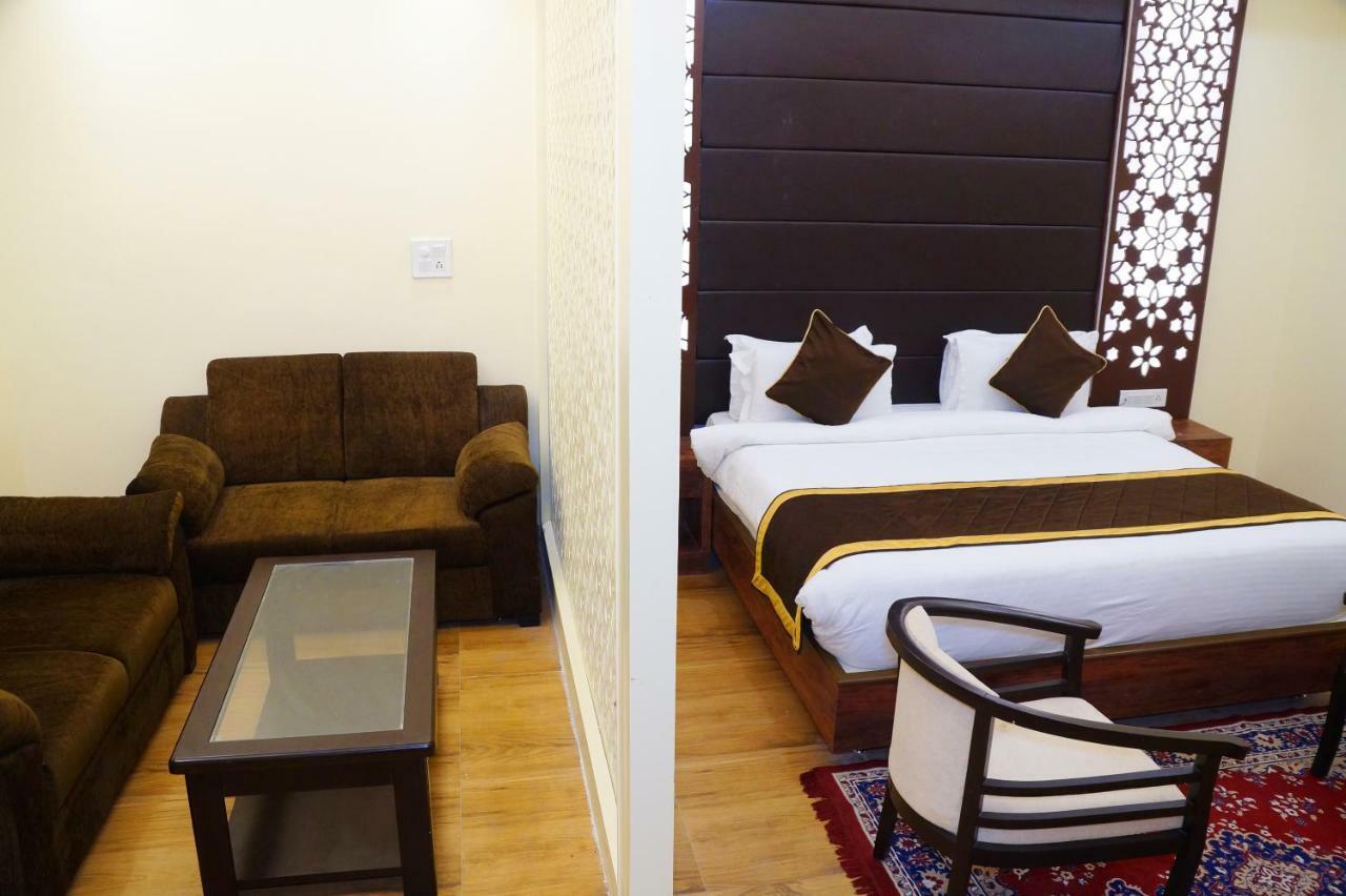 Hotel Shivoy Grand Benares Buitenkant foto